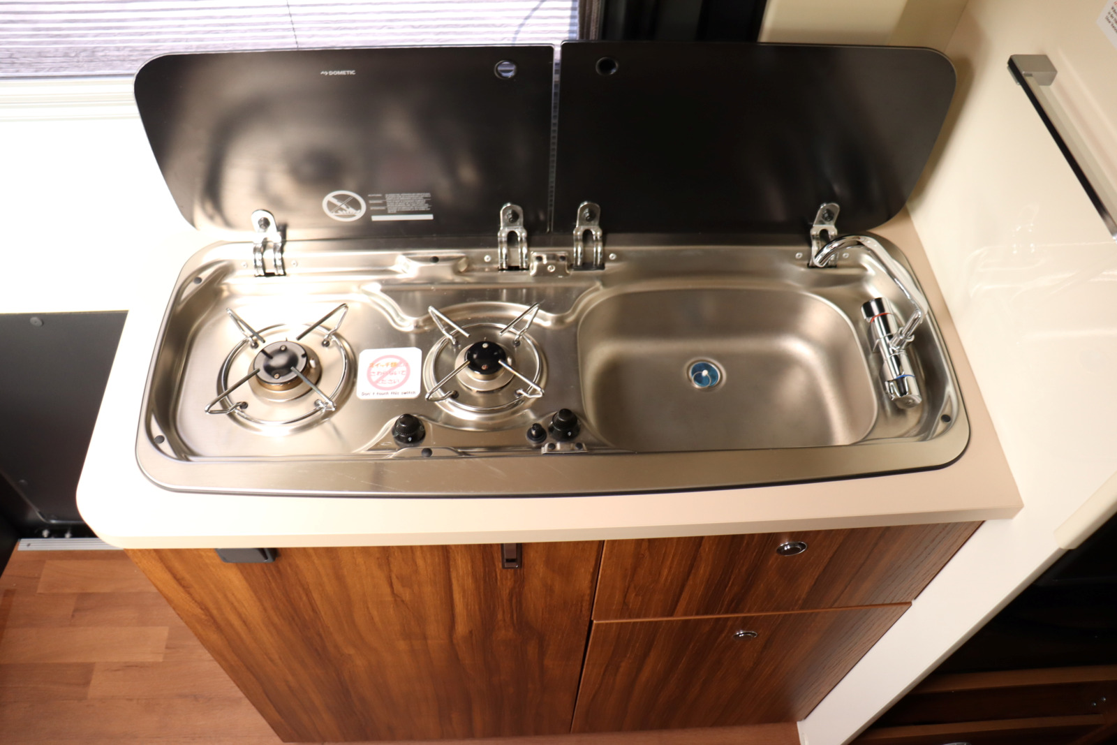 キャンピングカー バンコン ﾃﾞｭｶﾄ ﾛｰﾗｰﾁｰﾑ ﾘﾋﾞﾝｸﾞｽﾄﾝ5