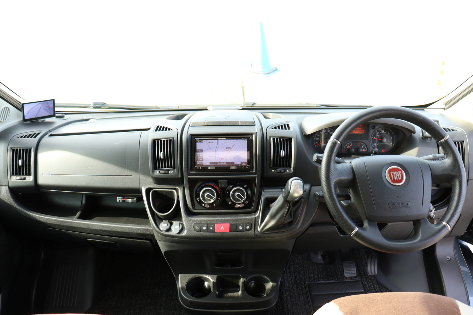 キャンピングカー バンコン ﾃﾞｭｶﾄ ﾛｰﾗｰﾁｰﾑ ﾘﾋﾞﾝｸﾞｽﾄﾝ5