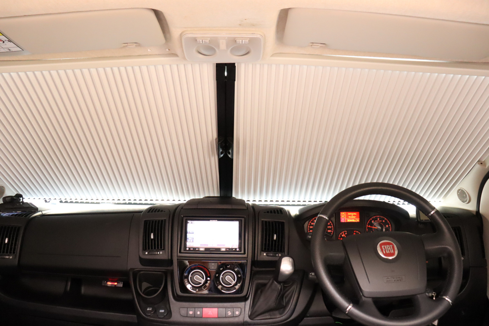 キャンピングカー バンコン ﾃﾞｭｶﾄ ﾛｰﾗｰﾁｰﾑ ﾘﾋﾞﾝｸﾞｽﾄﾝ5