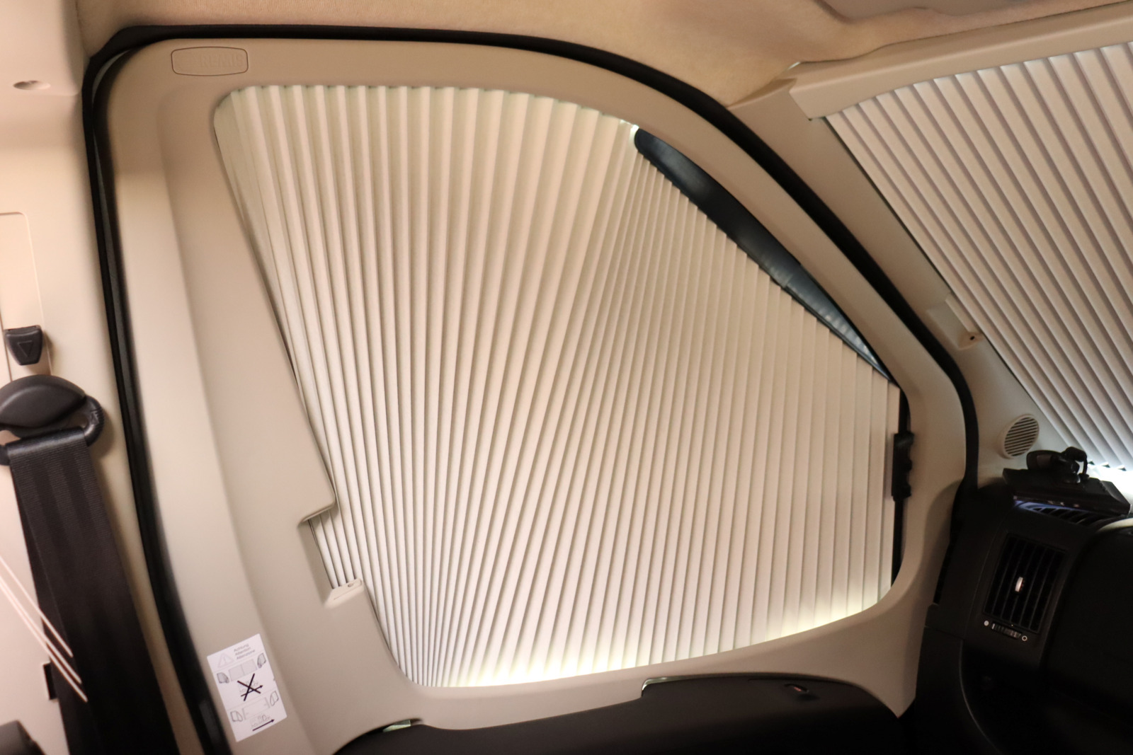 キャンピングカー バンコン ﾃﾞｭｶﾄ ﾛｰﾗｰﾁｰﾑ ﾘﾋﾞﾝｸﾞｽﾄﾝ5