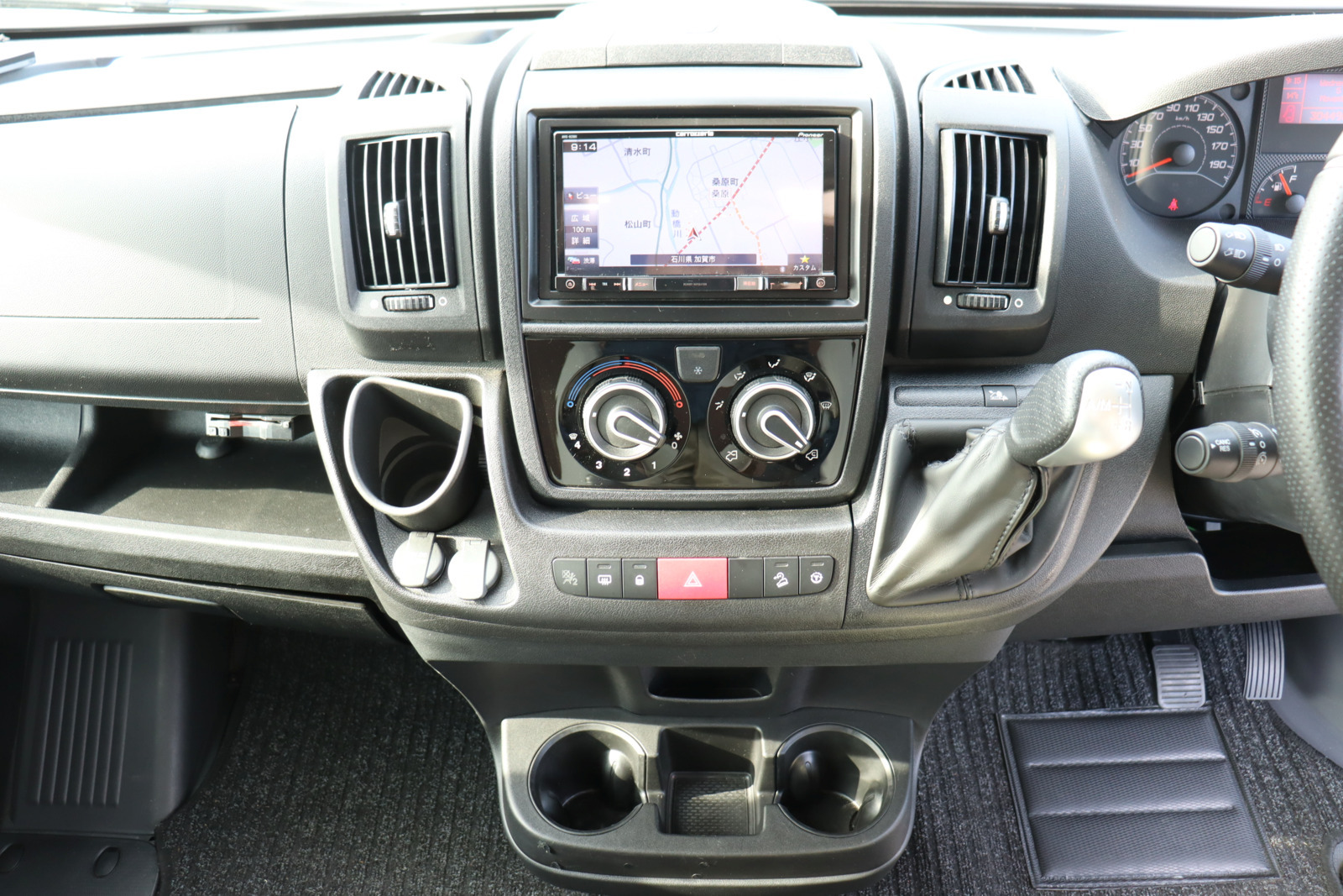 キャンピングカー バンコン ﾃﾞｭｶﾄ ﾛｰﾗｰﾁｰﾑ ﾘﾋﾞﾝｸﾞｽﾄﾝ5