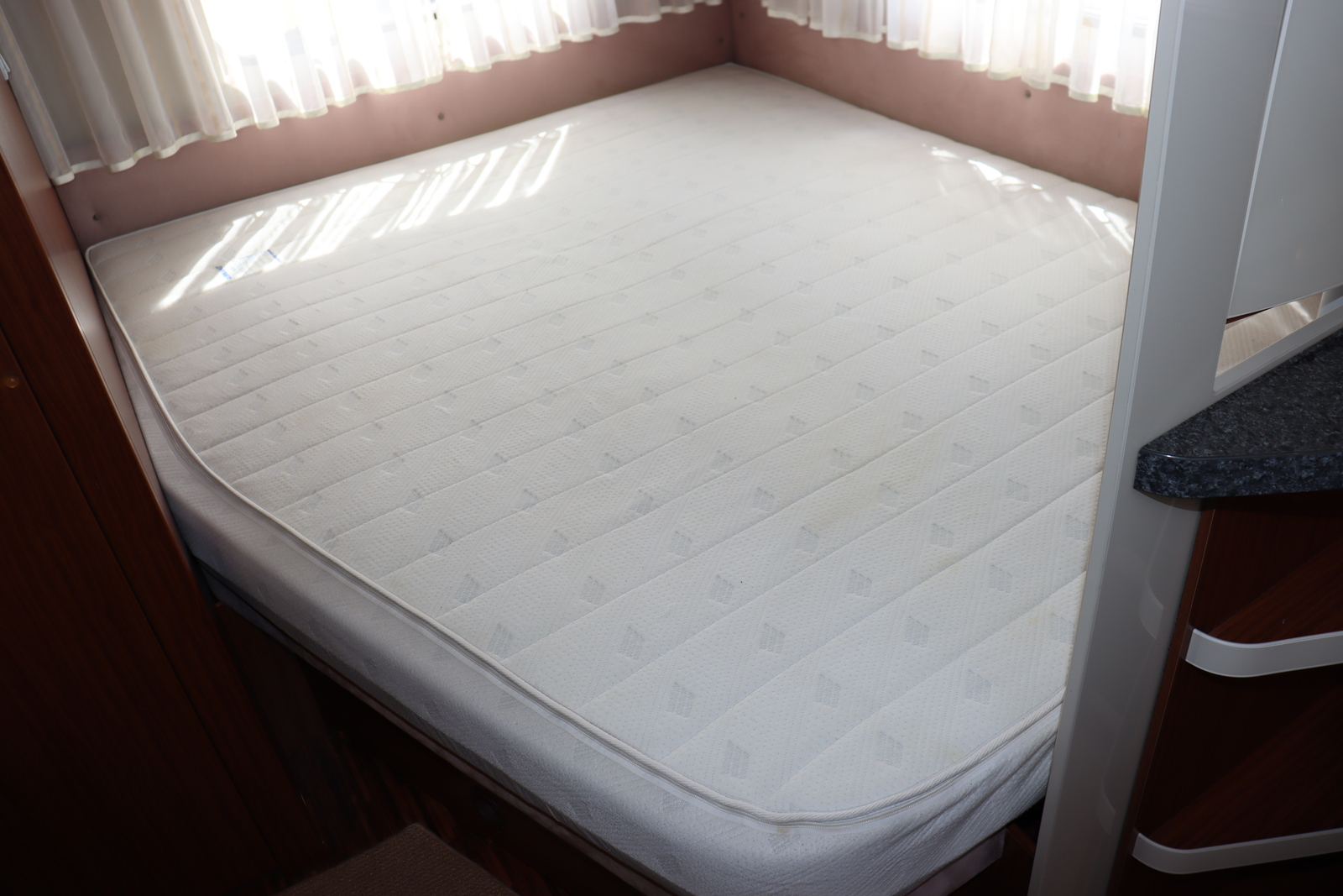 キャンピングカー トレーラー ﾊｲﾏｰ ﾉｳﾞｧS　家庭用ｴｱｺﾝ