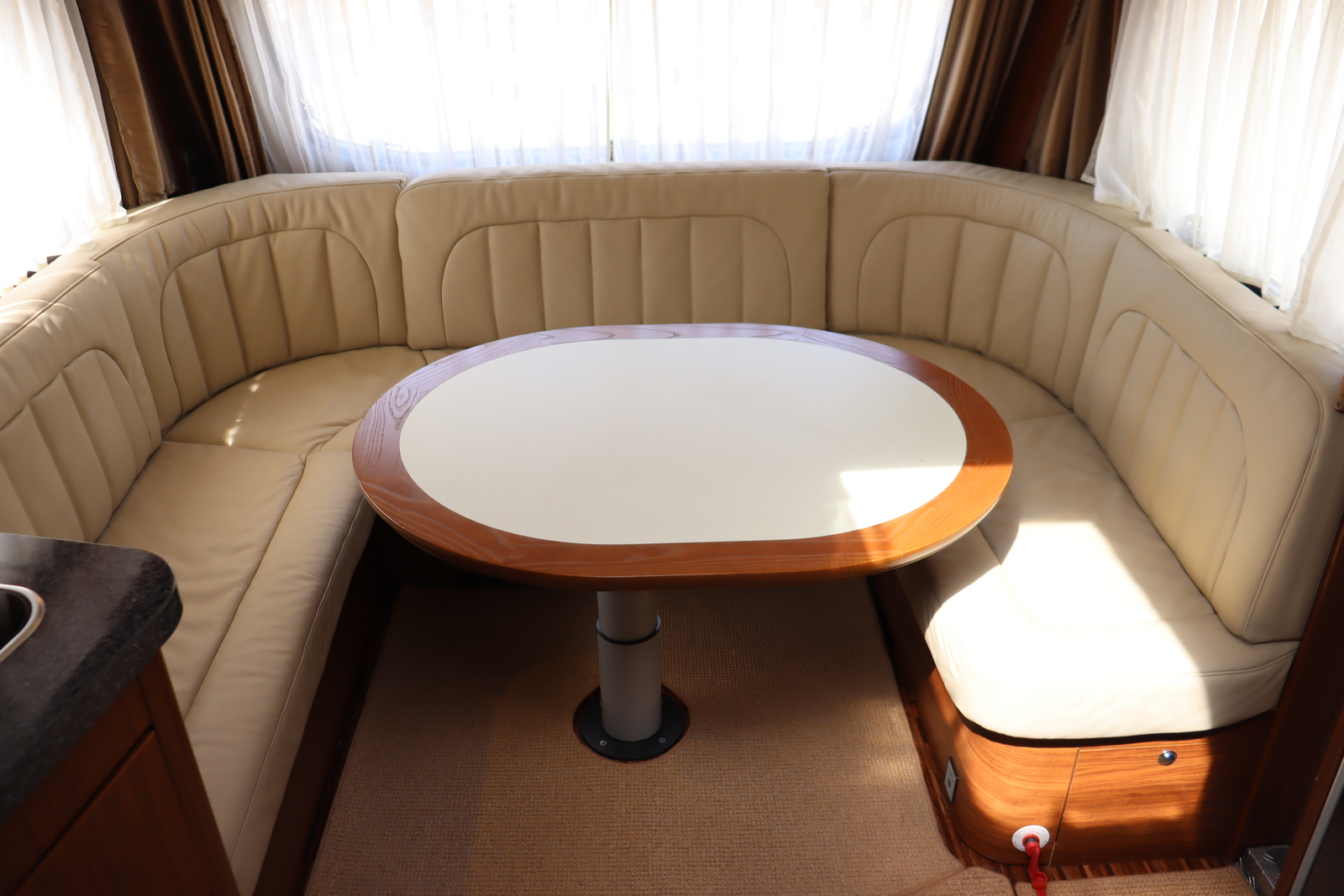 キャンピングカー トレーラー ﾊｲﾏｰ ﾉｳﾞｧS　家庭用ｴｱｺﾝ