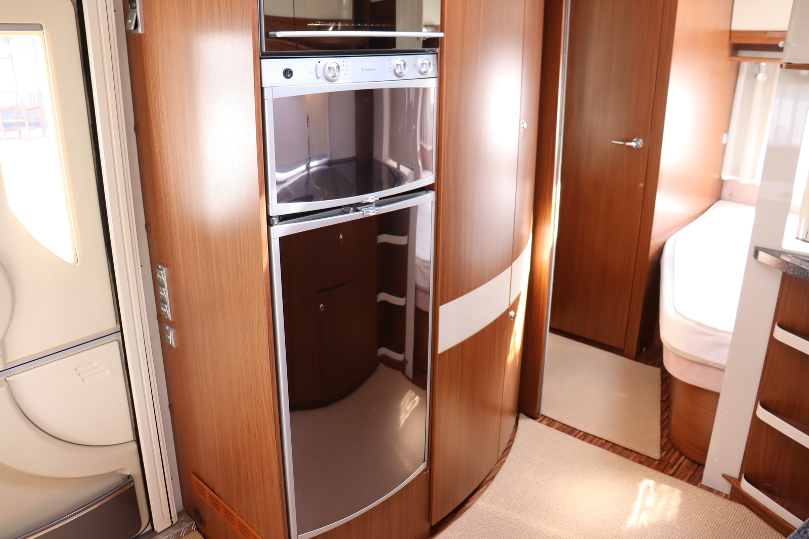 キャンピングカー トレーラー ﾊｲﾏｰ ﾉｳﾞｧS　家庭用ｴｱｺﾝ