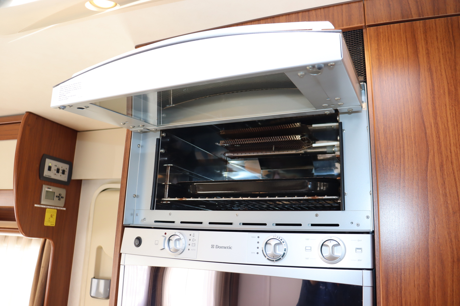 キャンピングカー トレーラー ﾊｲﾏｰ ﾉｳﾞｧS　家庭用ｴｱｺﾝ