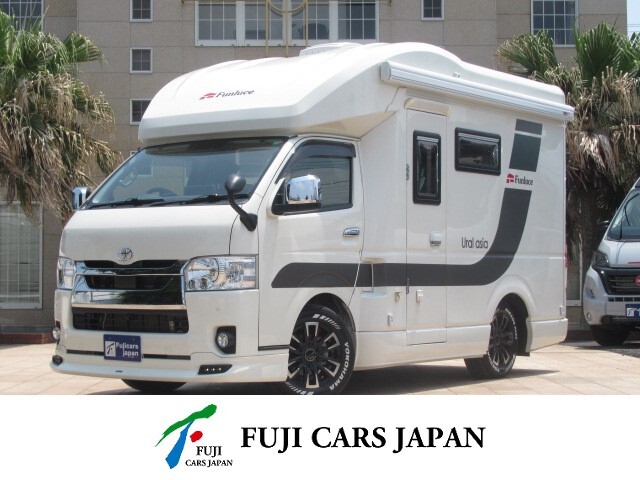 キャンピングカー キャブコン ハイエース ファンルーチェ ウラルエイジア
