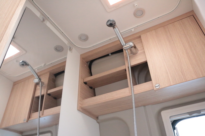 キャンピングカー バンコン ﾃﾞｭｶﾄ ｻﾝﾗｲﾄｸﾘﾌ 9AT ﾙｰﾌｴｱｺﾝ