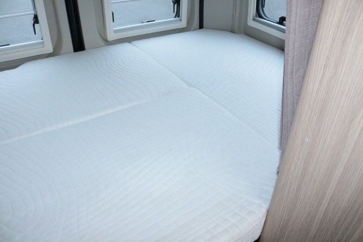 キャンピングカー バンコン ﾃﾞｭｶﾄ ｻﾝﾗｲﾄｸﾘﾌ 9AT ﾙｰﾌｴｱｺﾝ