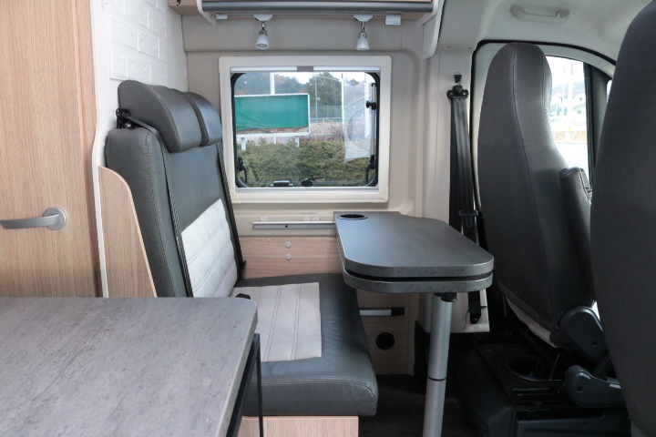 キャンピングカー バンコン ﾃﾞｭｶﾄ ｻﾝﾗｲﾄｸﾘﾌ 9AT ﾙｰﾌｴｱｺﾝ