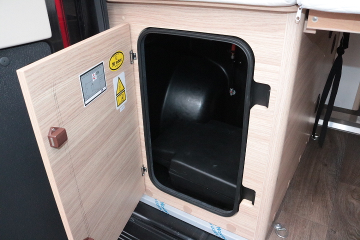 キャンピングカー バンコン ﾃﾞｭｶﾄ ｻﾝﾗｲﾄｸﾘﾌ 9AT ﾙｰﾌｴｱｺﾝ