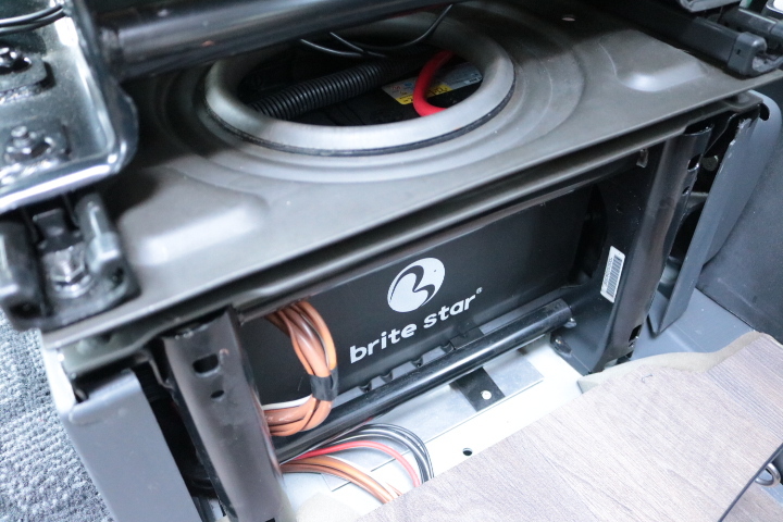 キャンピングカー バンコン ﾃﾞｭｶﾄ ｻﾝﾗｲﾄｸﾘﾌ 9AT ﾙｰﾌｴｱｺﾝ