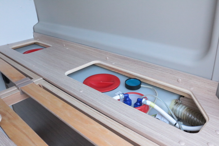 キャンピングカー バンコン ﾃﾞｭｶﾄ ｻﾝﾗｲﾄｸﾘﾌ 9AT ﾙｰﾌｴｱｺﾝ