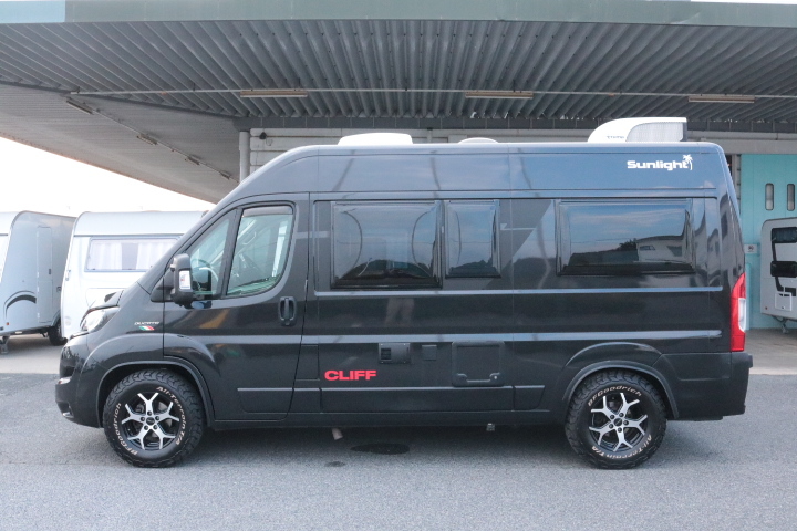 キャンピングカー バンコン ﾃﾞｭｶﾄ ｻﾝﾗｲﾄｸﾘﾌ 9AT ﾙｰﾌｴｱｺﾝ