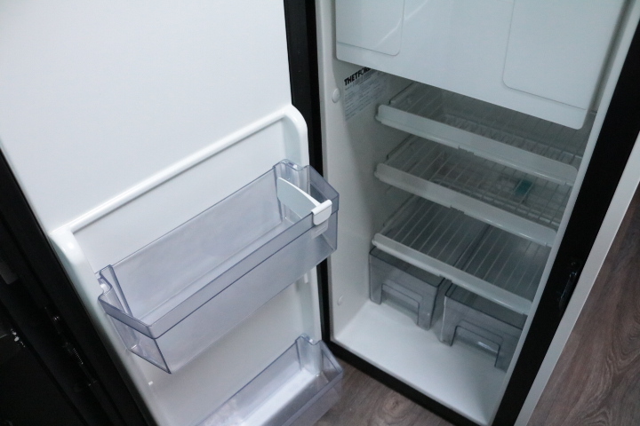 キャンピングカー バンコン ﾃﾞｭｶﾄ ｻﾝﾗｲﾄｸﾘﾌ 9AT ﾙｰﾌｴｱｺﾝ