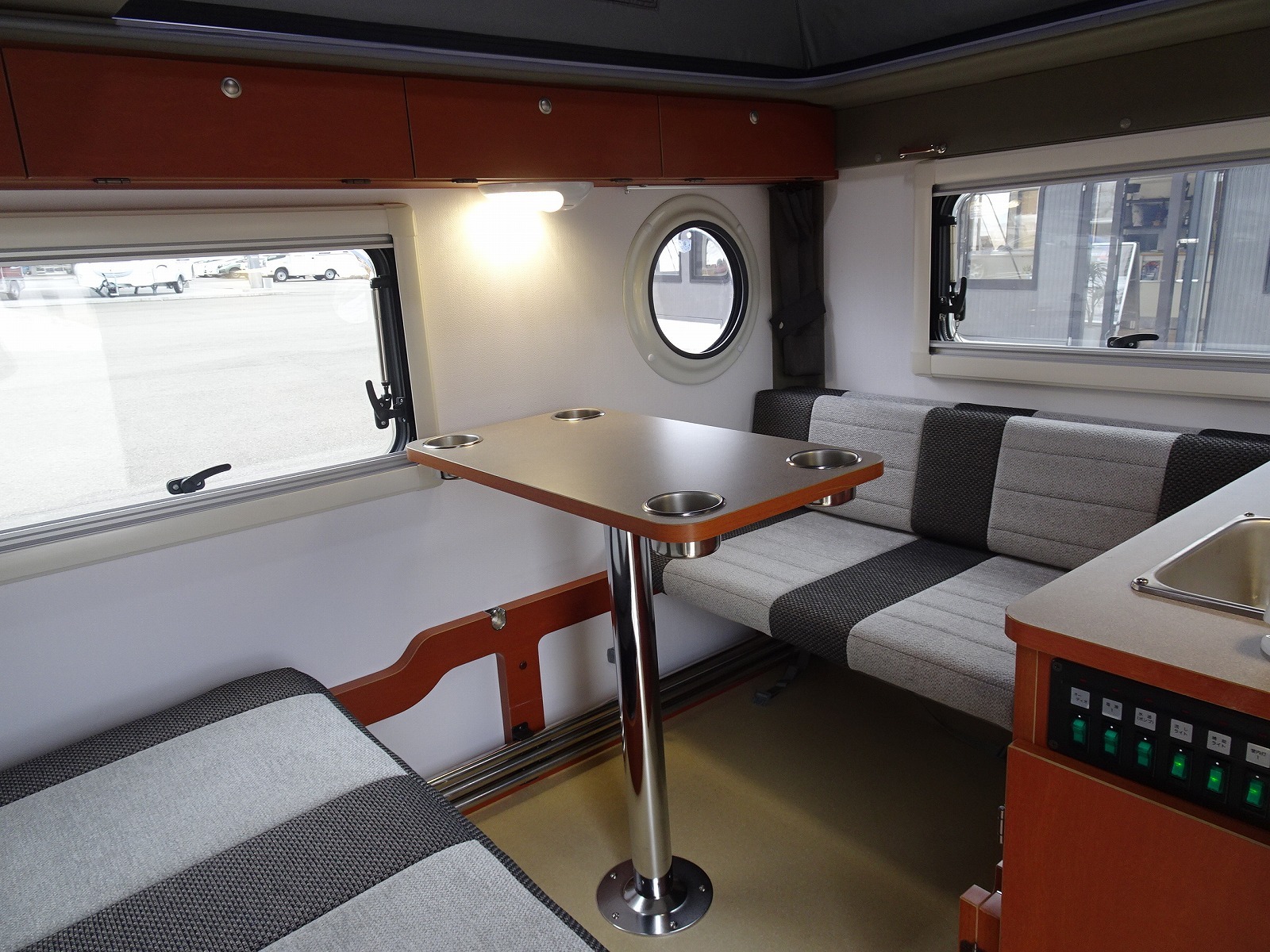 キャンピングカー 軽キャンパー ｷｬﾘｲ ｲﾝﾃﾞｨｱﾅRV ｲﾝﾃﾞｨ727 4WD