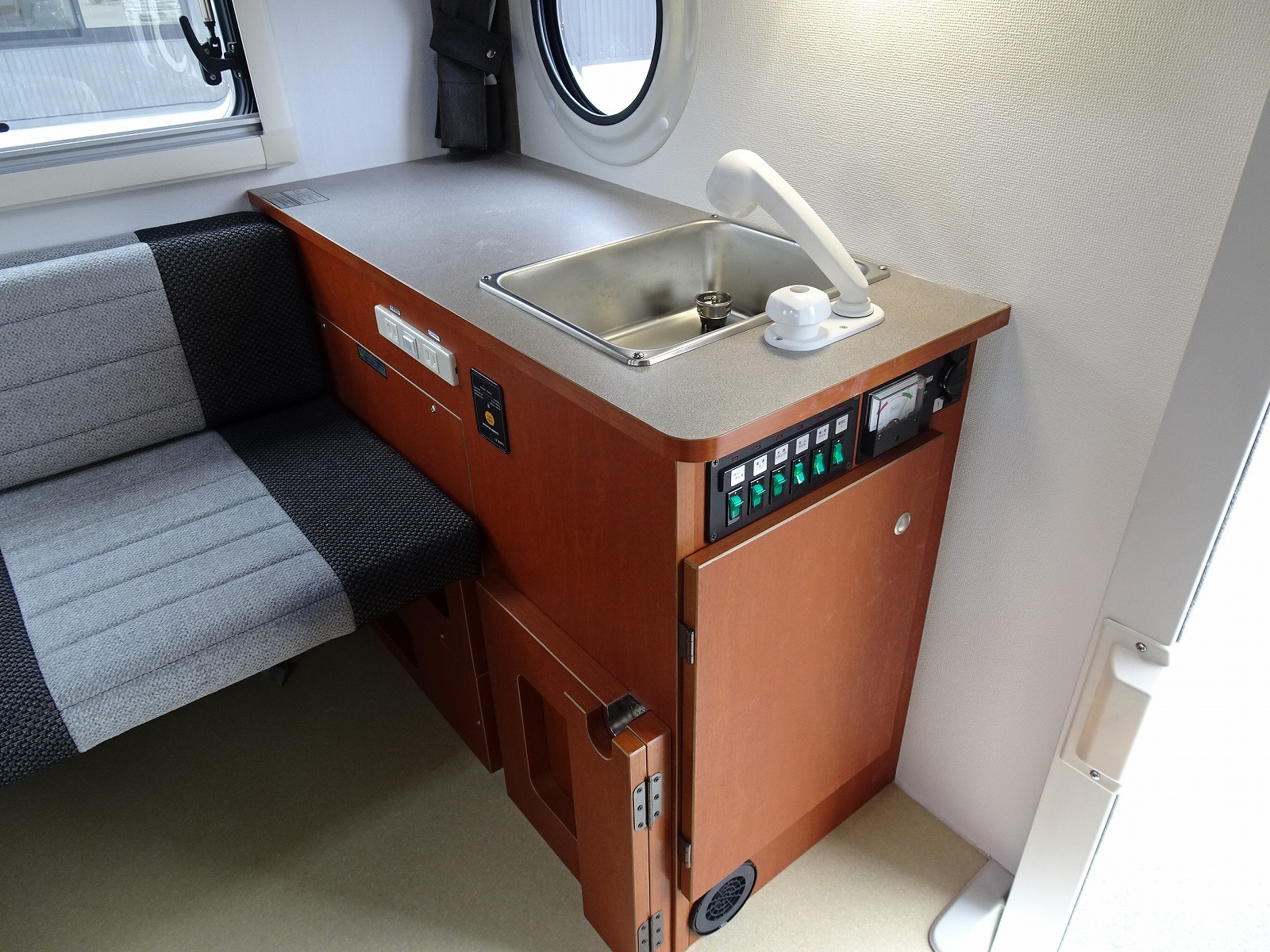 キャンピングカー 軽キャンパー ｷｬﾘｲ ｲﾝﾃﾞｨｱﾅRV ｲﾝﾃﾞｨ727 4WD