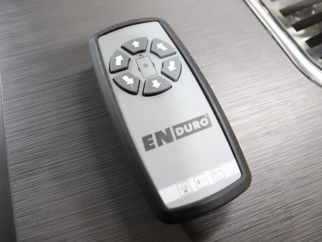 キャンピングカー トレーラー ﾄﾘｶﾞﾉ ｴﾒﾛｰﾄﾞ406Vﾌﾟﾚﾐｱﾑ けん引免許不要