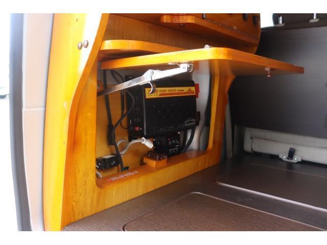 キャンピングカー 軽キャンパー ｴﾌﾞﾘｲ ｵｰﾄﾜﾝ 給電くん ｿｰﾗｰ 4WD