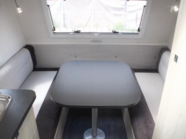 キャンピングカー トレーラー ﾄﾘｶﾞﾉ ｴﾒﾛｰﾄﾞ406V 窓AC FF 牽引免許不要