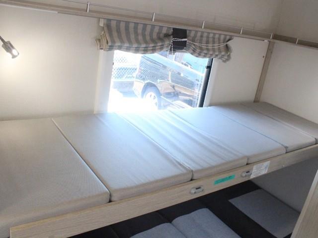 キャンピングカー トレーラー ﾄﾘｶﾞﾉ ｴﾒﾛｰﾄﾞ406V 窓AC FF 牽引免許不要