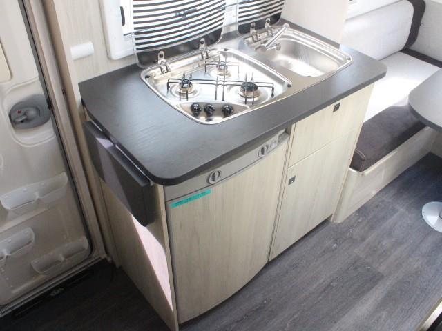 キャンピングカー トレーラー ﾄﾘｶﾞﾉ ｴﾒﾛｰﾄﾞ406V 窓AC FF 牽引免許不要