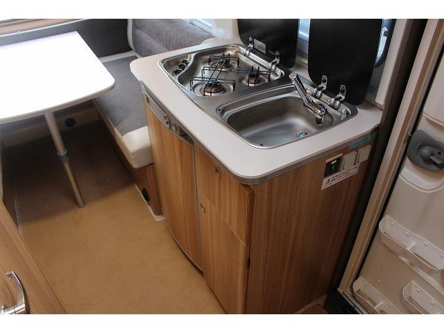 キャンピングカー トレーラー ﾄﾘｶﾞﾉ ｴﾒﾛｰﾄﾞ376V けん引免許不要