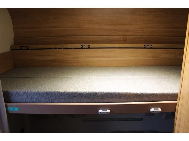 キャンピングカー トレーラー ﾄﾘｶﾞﾉ ｴﾒﾛｰﾄﾞ376V けん引免許不要