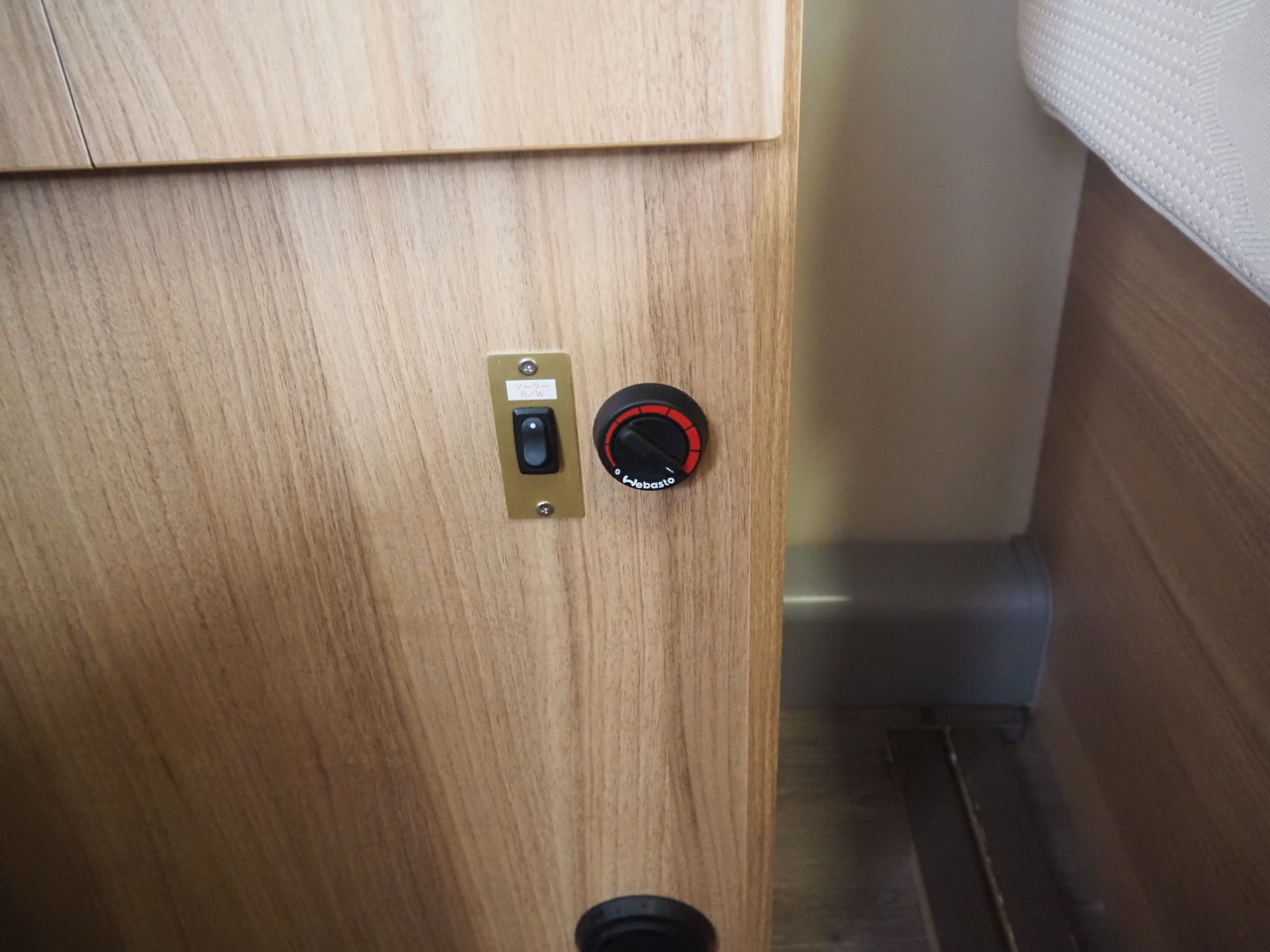 キャンピングカー トレーラー ﾄﾘｶﾞﾉ ｱﾝﾀﾚｽ390Vﾌﾟﾚﾐｱﾑ 窓ｴｱｺﾝ