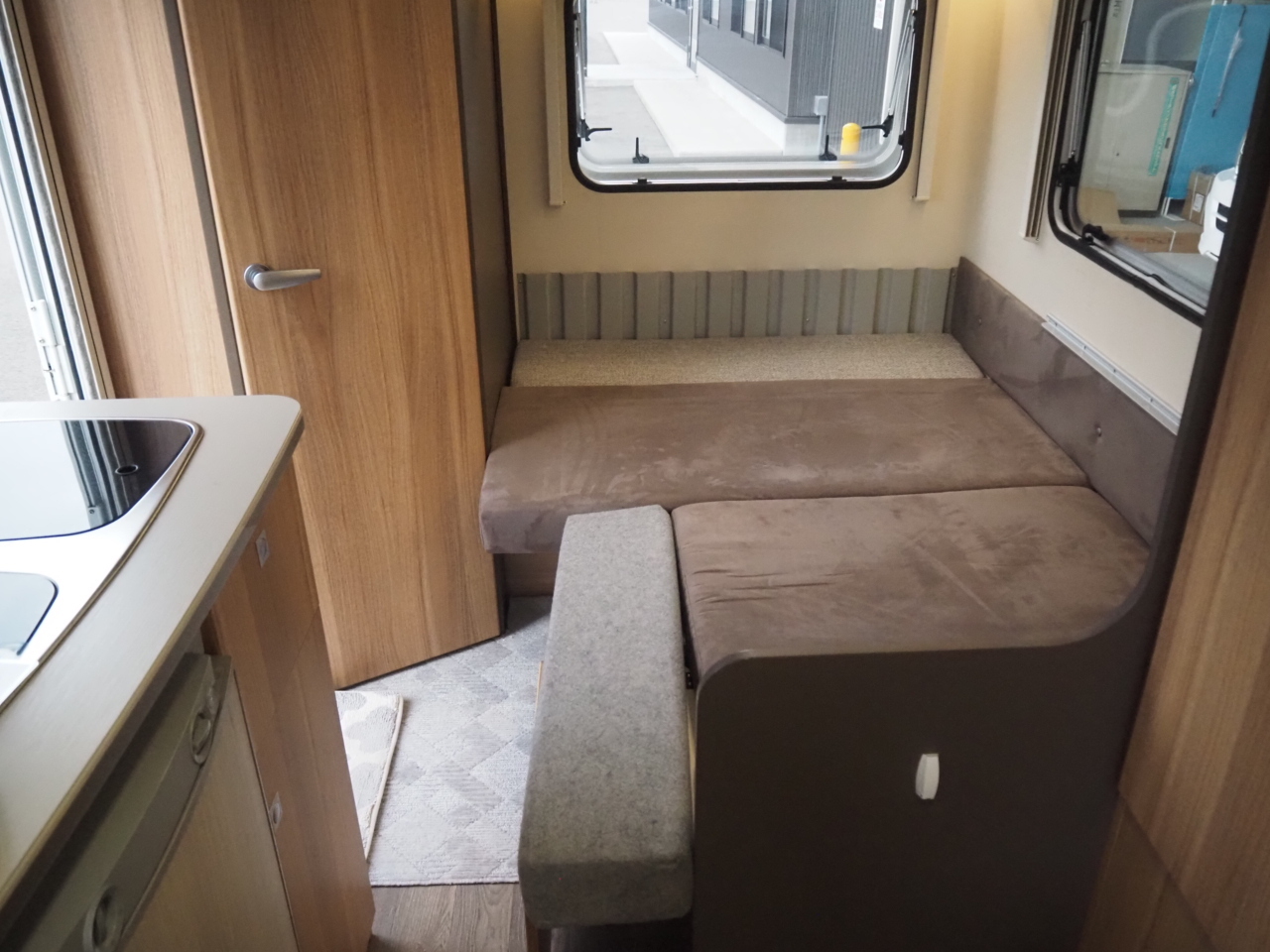 キャンピングカー トレーラー ﾄﾘｶﾞﾉ ｱﾝﾀﾚｽ390Vﾌﾟﾚﾐｱﾑ 窓ｴｱｺﾝ