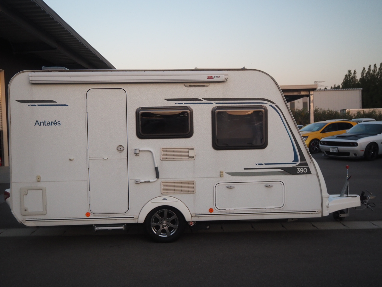 キャンピングカー トレーラー ﾄﾘｶﾞﾉ ｱﾝﾀﾚｽ390Vﾌﾟﾚﾐｱﾑ 窓ｴｱｺﾝ