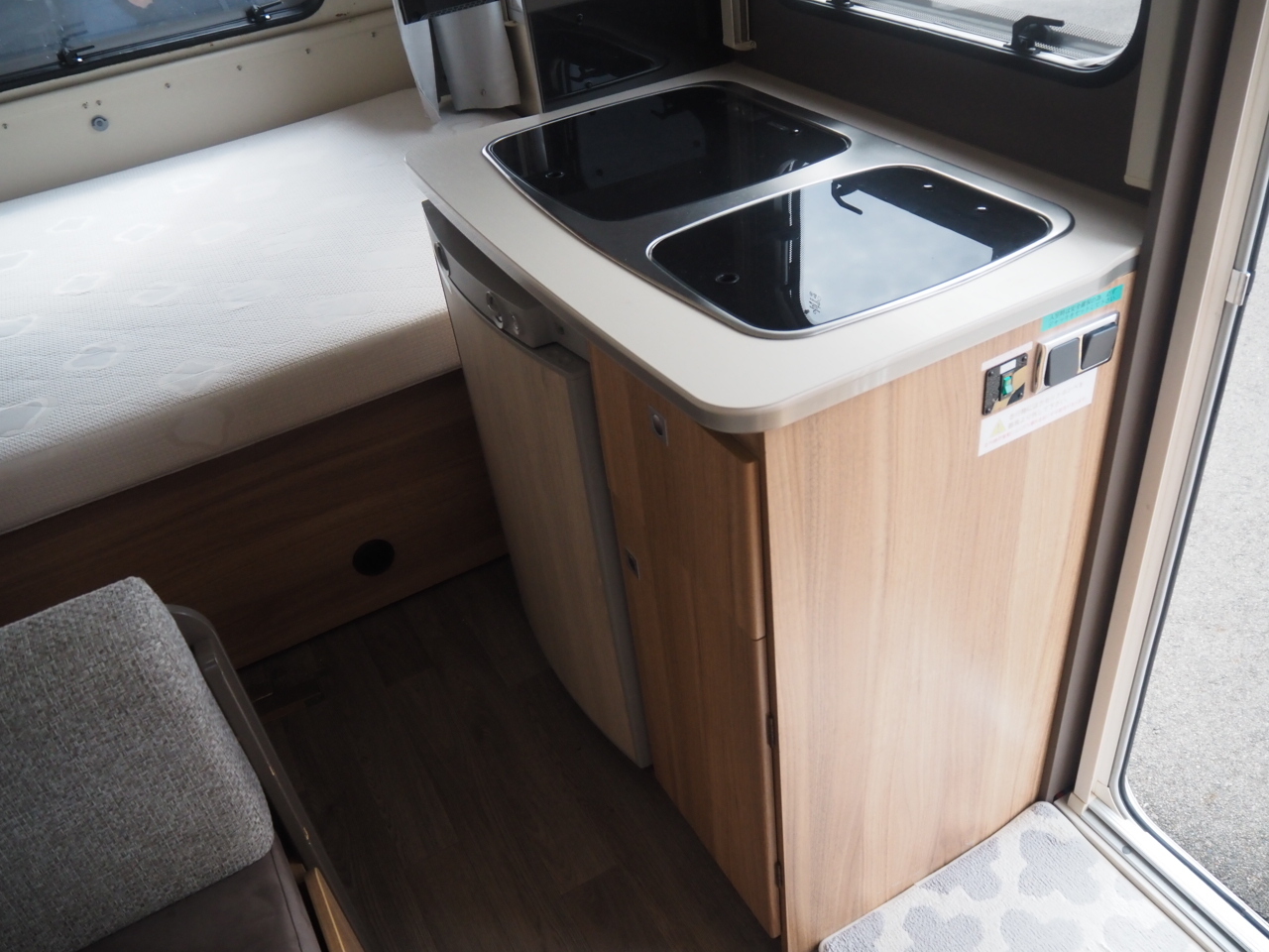 キャンピングカー トレーラー ﾄﾘｶﾞﾉ ｱﾝﾀﾚｽ390Vﾌﾟﾚﾐｱﾑ 窓ｴｱｺﾝ