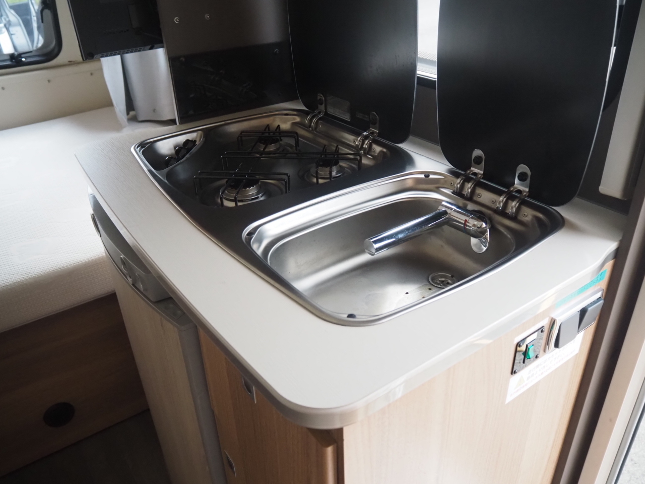 キャンピングカー トレーラー ﾄﾘｶﾞﾉ ｱﾝﾀﾚｽ390Vﾌﾟﾚﾐｱﾑ 窓ｴｱｺﾝ