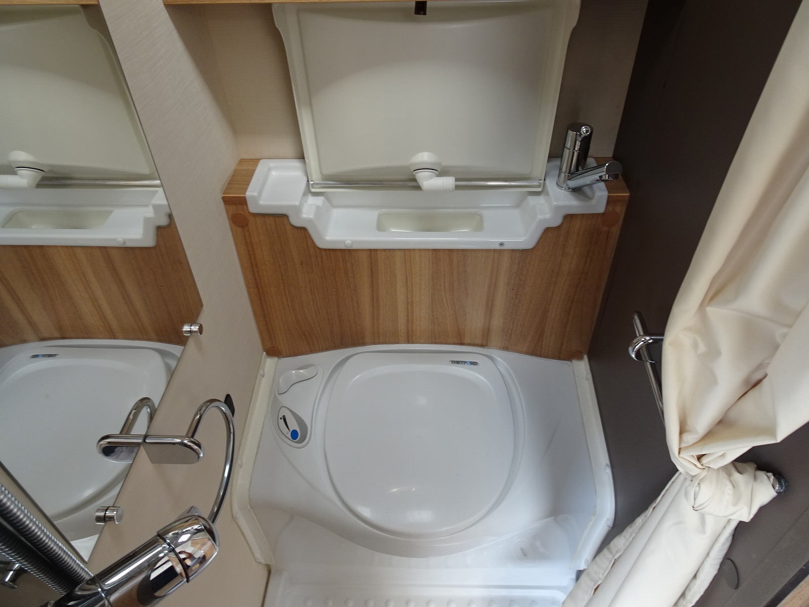 キャンピングカー トレーラー ﾄﾘｶﾞﾉ ｱﾝﾀﾚｽ390Vﾌﾟﾚﾐｱﾑ 窓ｴｱｺﾝ