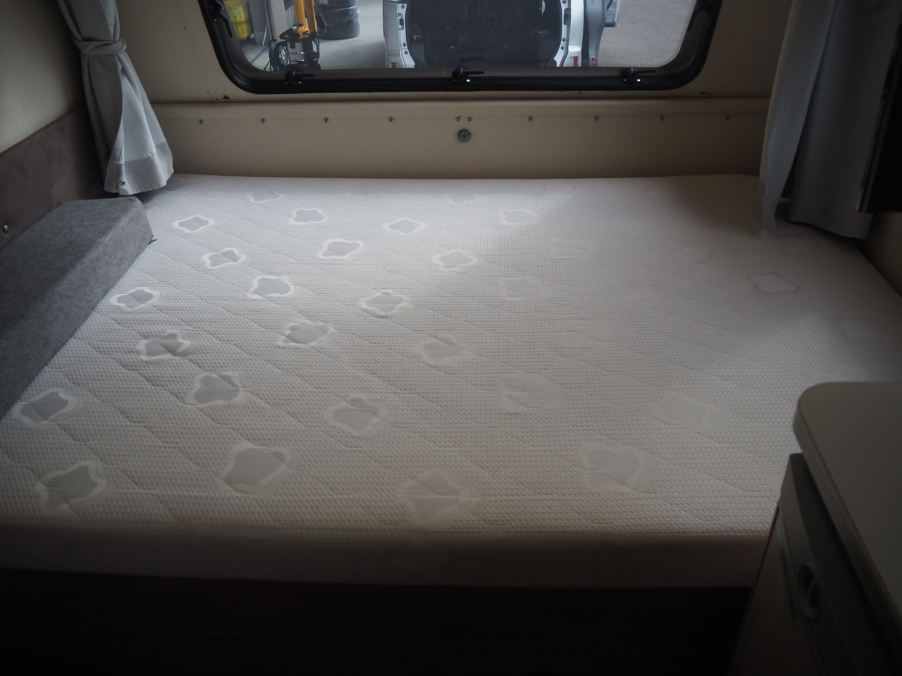 キャンピングカー トレーラー ﾄﾘｶﾞﾉ ｱﾝﾀﾚｽ390Vﾌﾟﾚﾐｱﾑ 窓ｴｱｺﾝ