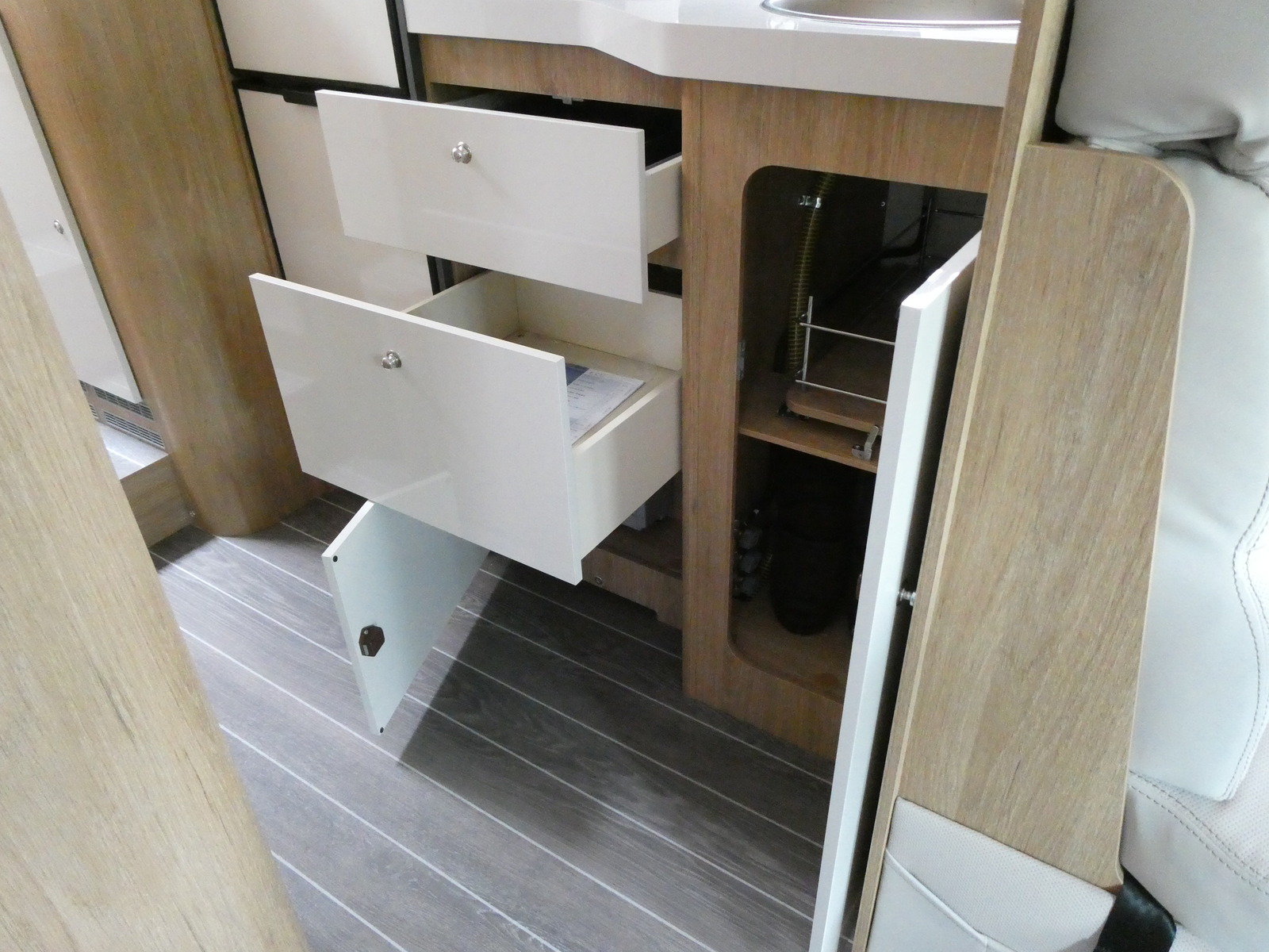 キャンピングカー キャブコン ﾛｰﾗｰﾁｰﾑ　ｾﾞﾌｨｰﾛ　285TL　9速AT　新車即納