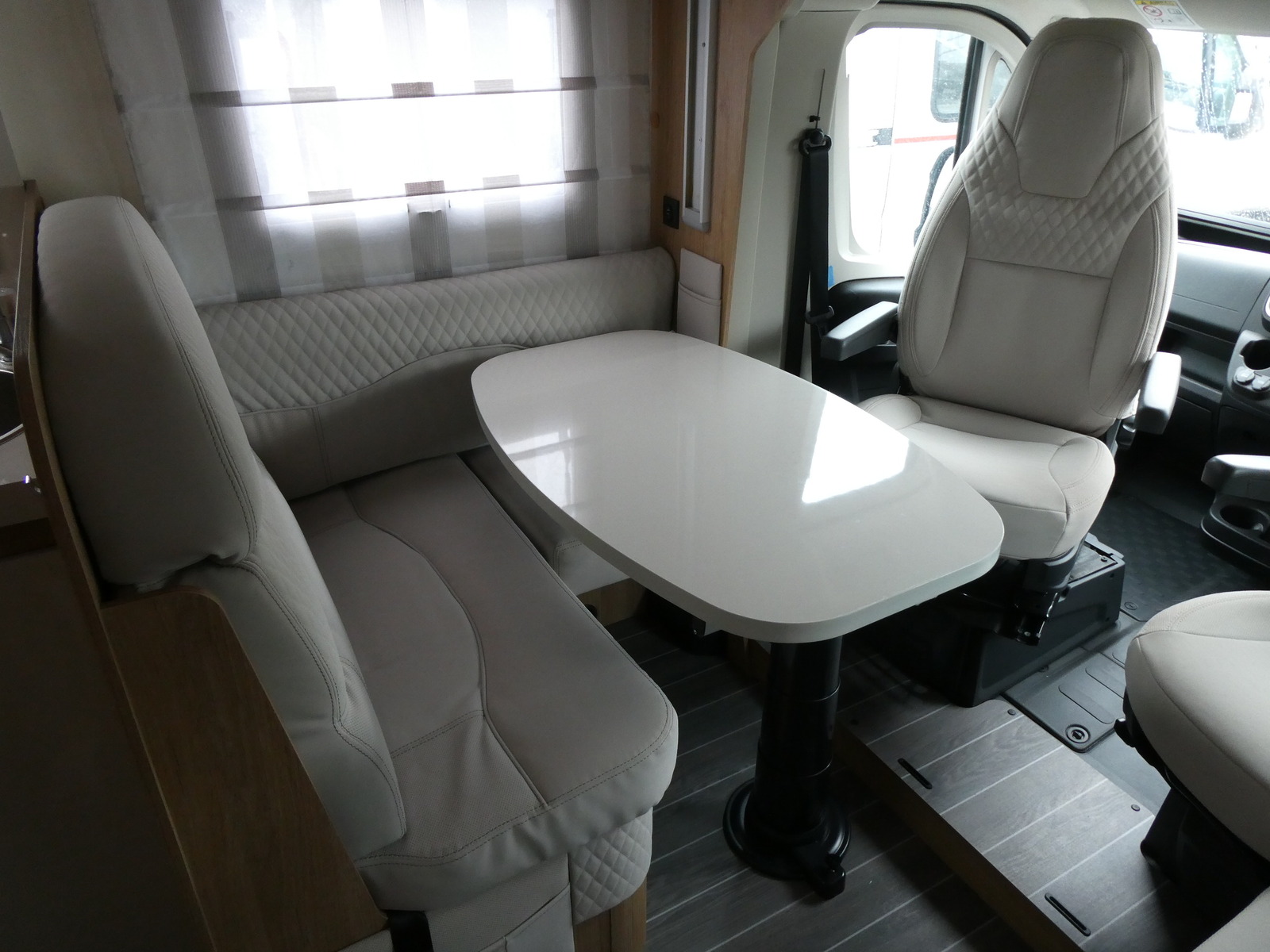 キャンピングカー キャブコン ﾛｰﾗｰﾁｰﾑ　ｾﾞﾌｨｰﾛ　285TL　9速AT　新車即納