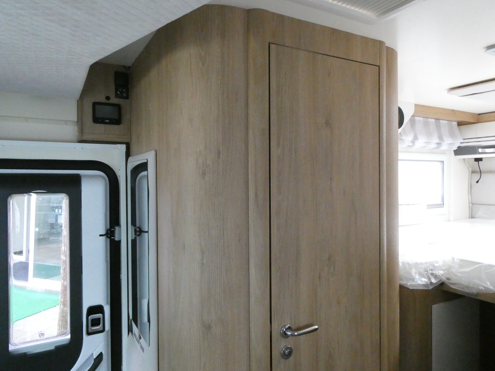 キャンピングカー キャブコン ﾛｰﾗｰﾁｰﾑ　ｾﾞﾌｨｰﾛ　285TL　9速AT　新車即納