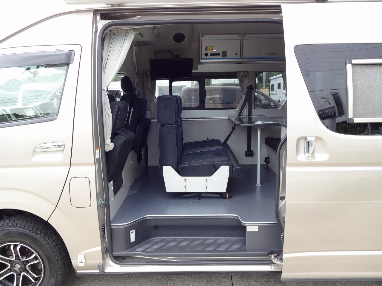 キャンピングカー バンコン ﾊｲｴｰｽ ﾚｸﾋﾞｨ ﾄｰﾄﾊﾞｯｸﾞ4WD　FF暖房