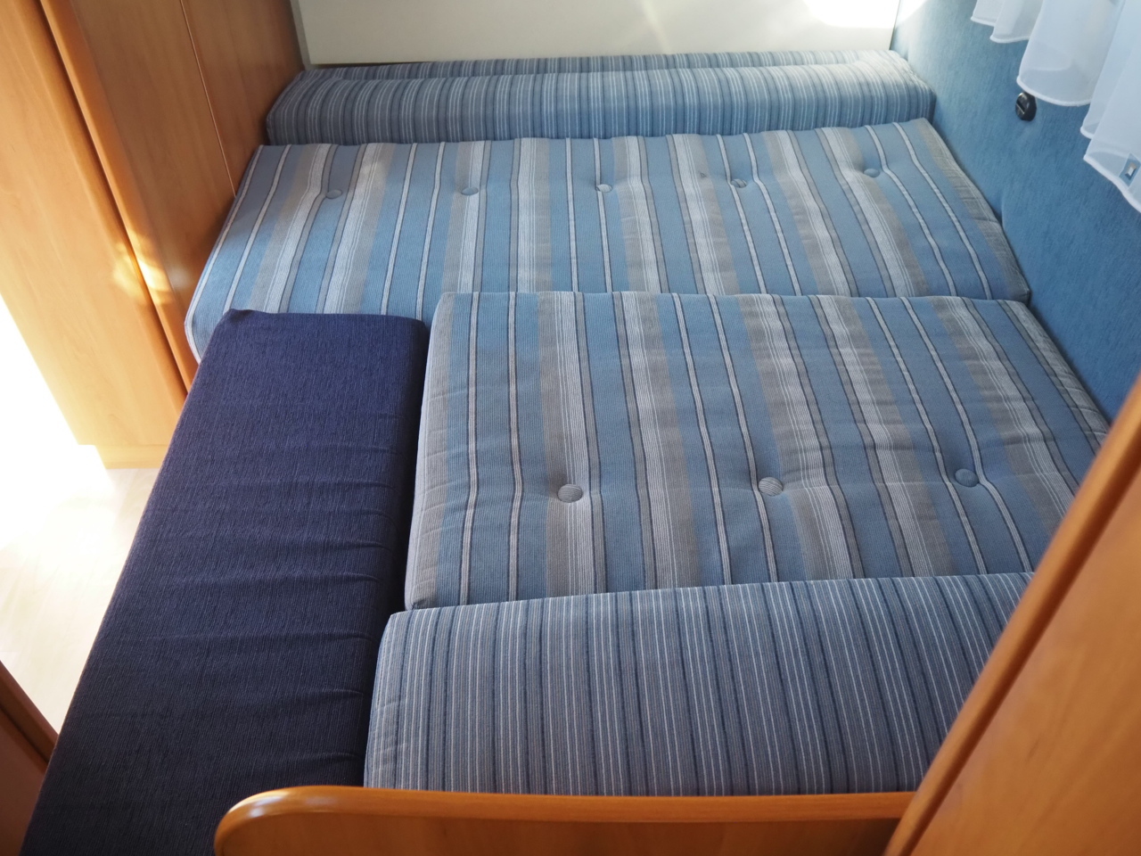 キャンピングカー トレーラー ﾎﾋﾞｰ ﾃﾞﾗｯｸｽ 400SB 牽引免許不要