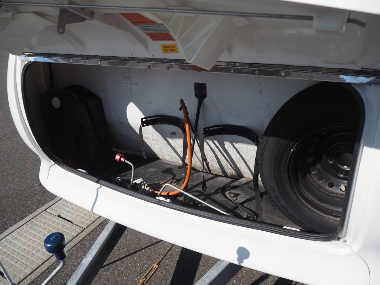 キャンピングカー トレーラー ﾎﾋﾞｰ ﾃﾞﾗｯｸｽ 400SB 牽引免許不要