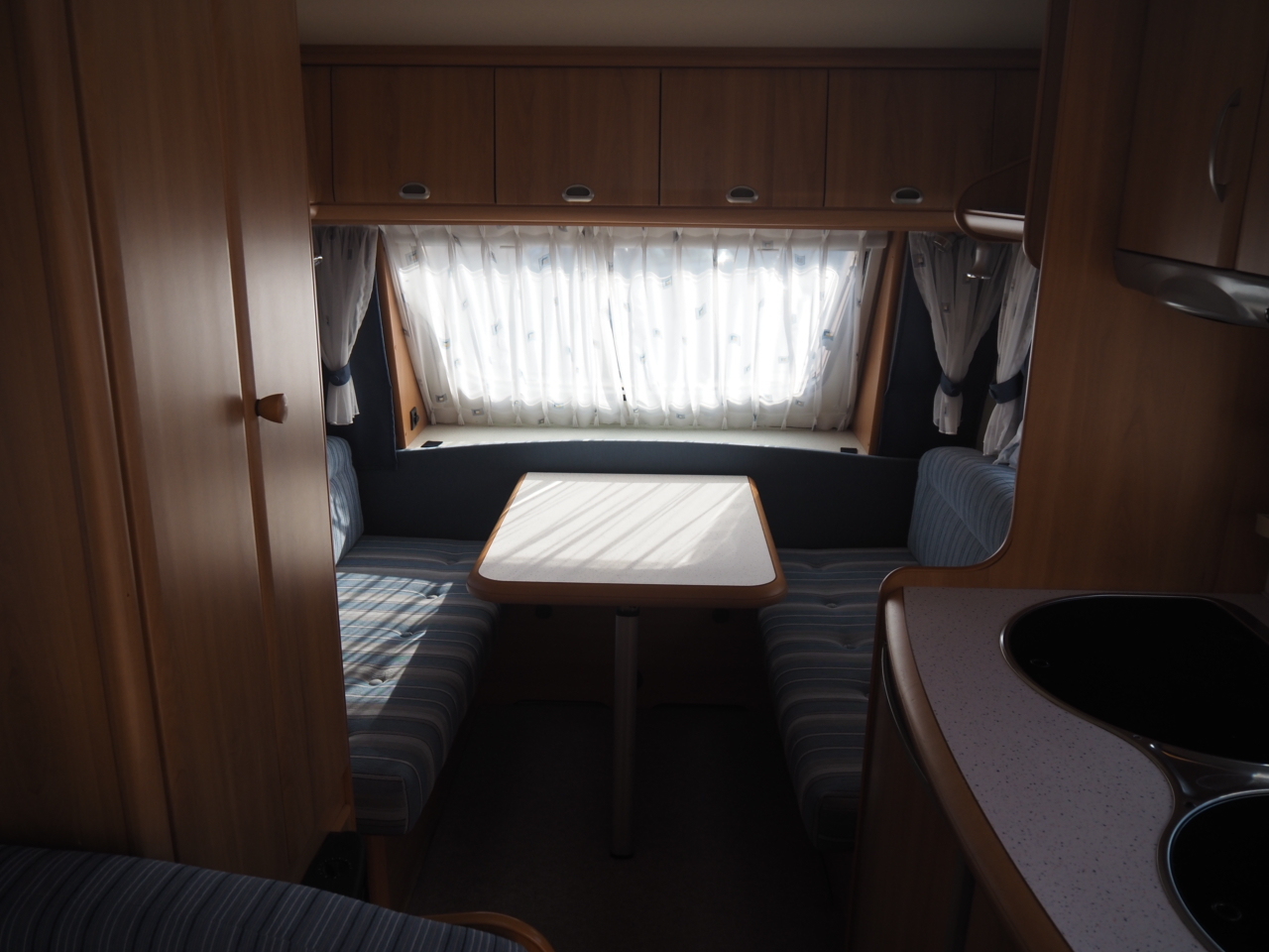 キャンピングカー トレーラー ﾎﾋﾞｰ ﾃﾞﾗｯｸｽ 400SB 牽引免許不要