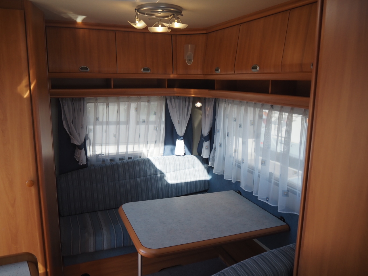 キャンピングカー トレーラー ﾎﾋﾞｰ ﾃﾞﾗｯｸｽ 400SB 牽引免許不要