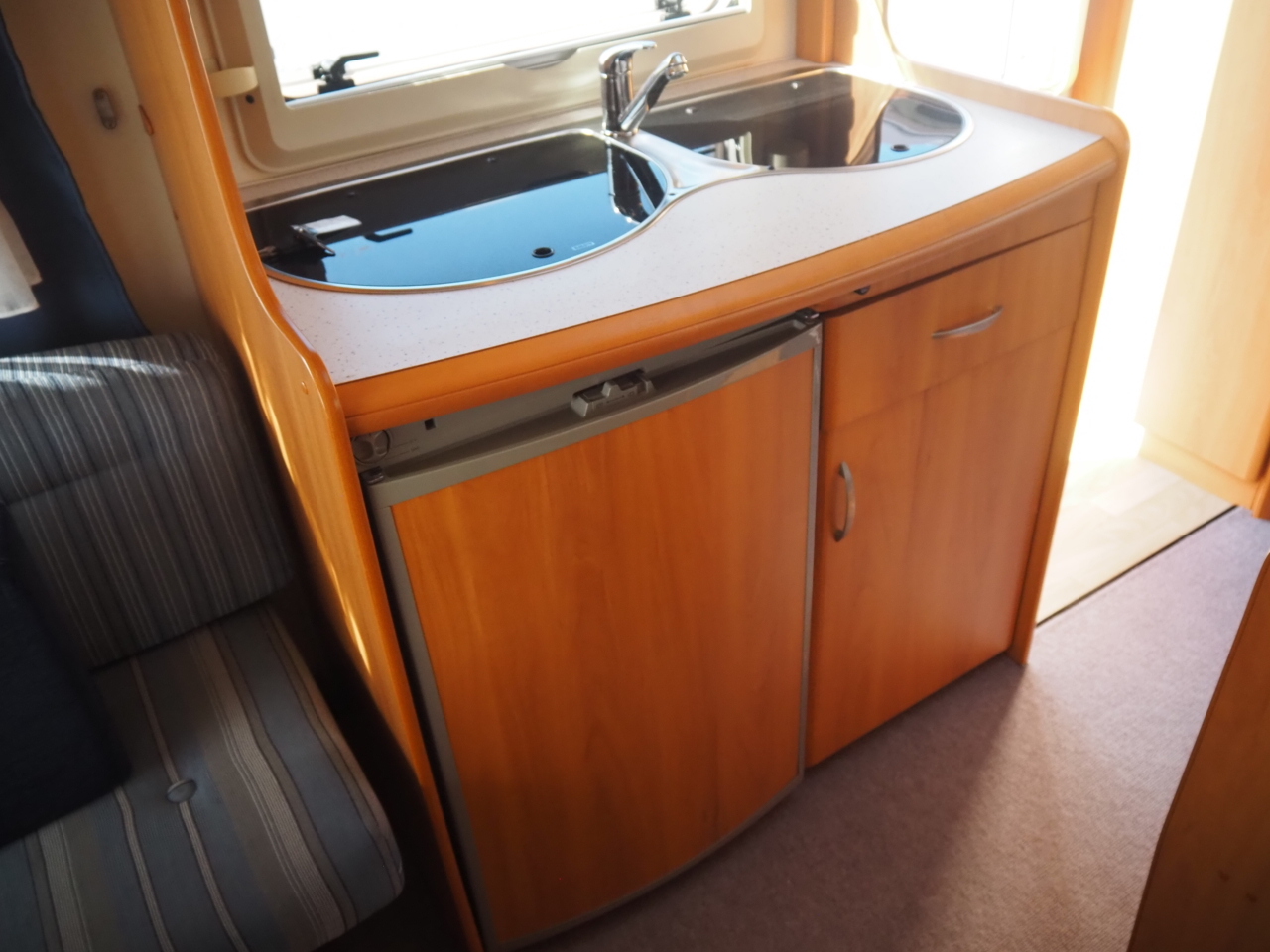 キャンピングカー トレーラー ﾎﾋﾞｰ ﾃﾞﾗｯｸｽ 400SB 牽引免許不要