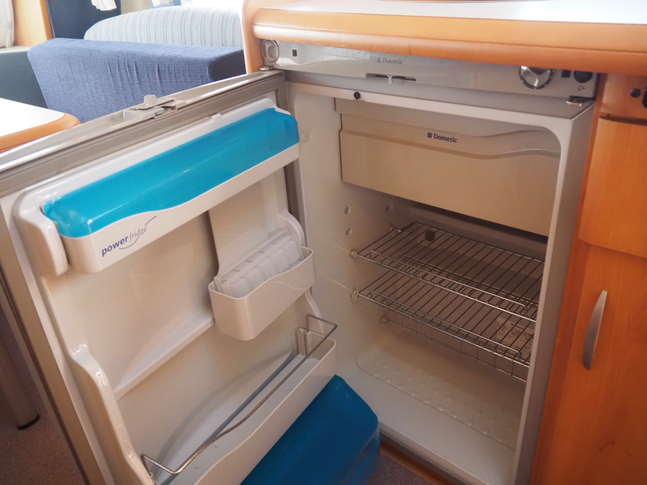 キャンピングカー トレーラー ﾎﾋﾞｰ ﾃﾞﾗｯｸｽ 400SB 牽引免許不要