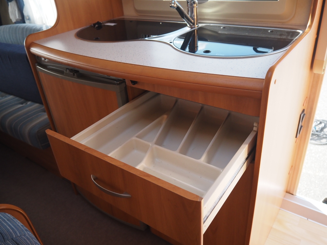 キャンピングカー トレーラー ﾎﾋﾞｰ ﾃﾞﾗｯｸｽ 400SB 牽引免許不要