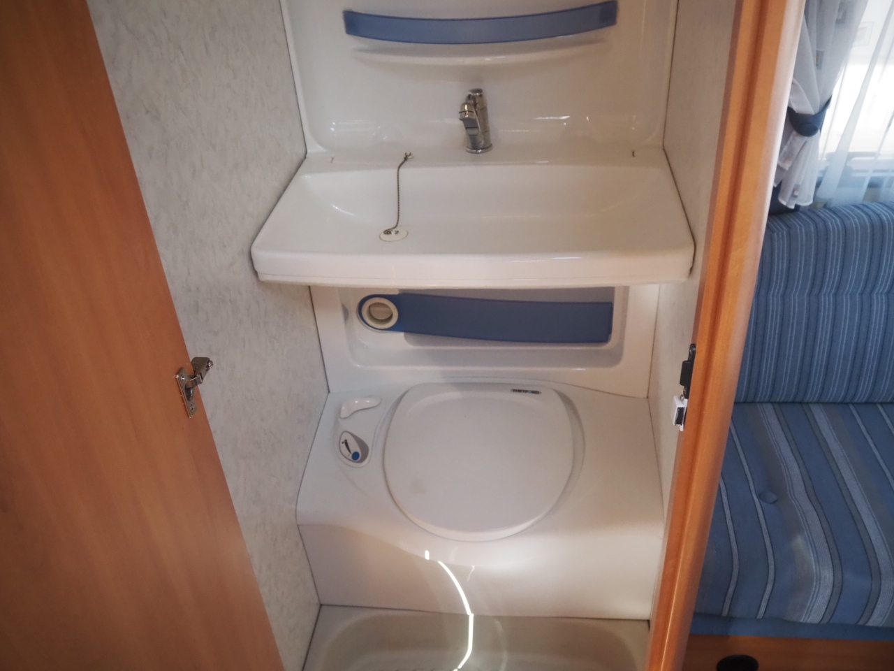 キャンピングカー トレーラー ﾎﾋﾞｰ ﾃﾞﾗｯｸｽ 400SB 牽引免許不要