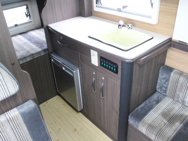 キャンピングカー キャブコン 東和 ｳﾞｫｰﾝR2Bｽﾞｨｰﾍﾞﾝ 家庭用AC ｿｰﾗｰ