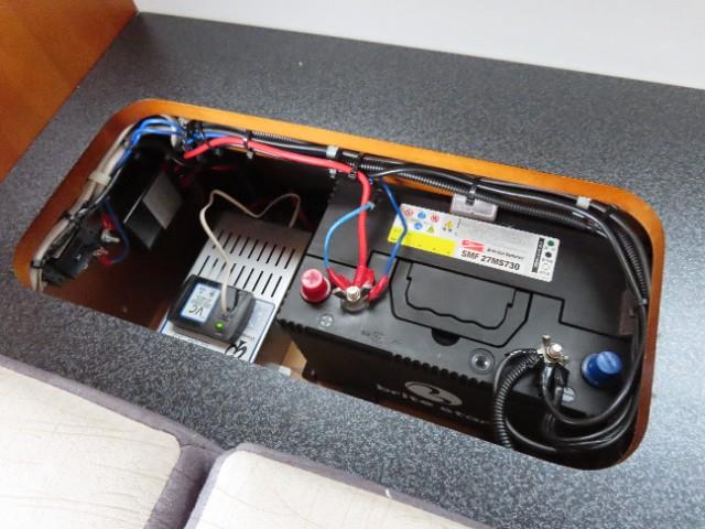 キャンピングカー バンコン ﾊｲｴｰｽ ﾀｺｽ 2B ｵｰﾆﾝｸﾞ 走行充電