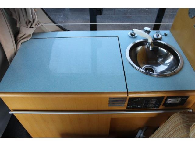 キャンピングカー バンコン 東和ﾓｰﾀｰｽ ﾌｪﾈｯｸ 2段ﾍﾞｯﾄﾞ 外部電源