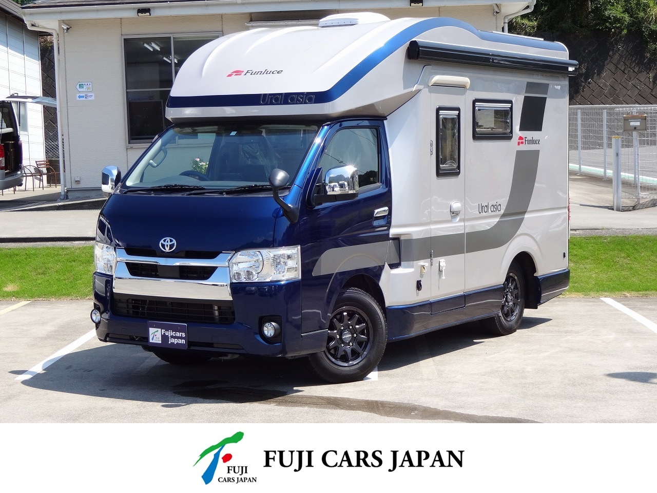 キャンピングカー キャブコン ハイエース ファンルーチェ ウラルエイジア　家エアコン